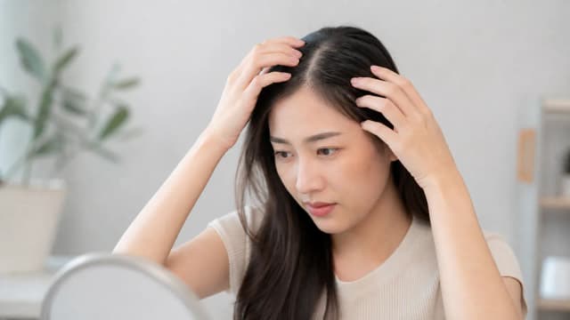Editorial image for Effective Strategies for Managing and Treating Dandruff: Regain Your Confidence and Control