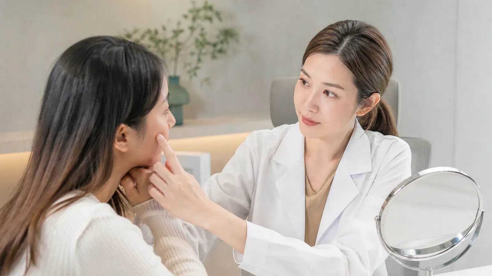 “如何正确治疗痘痘?寻求医生专业帮助是关键”的专题图片