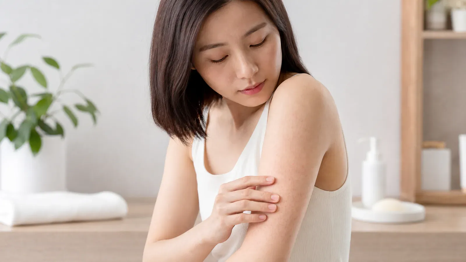 “毛囊角化症:了解和治疗这种常见皮肤状况”的专题图片