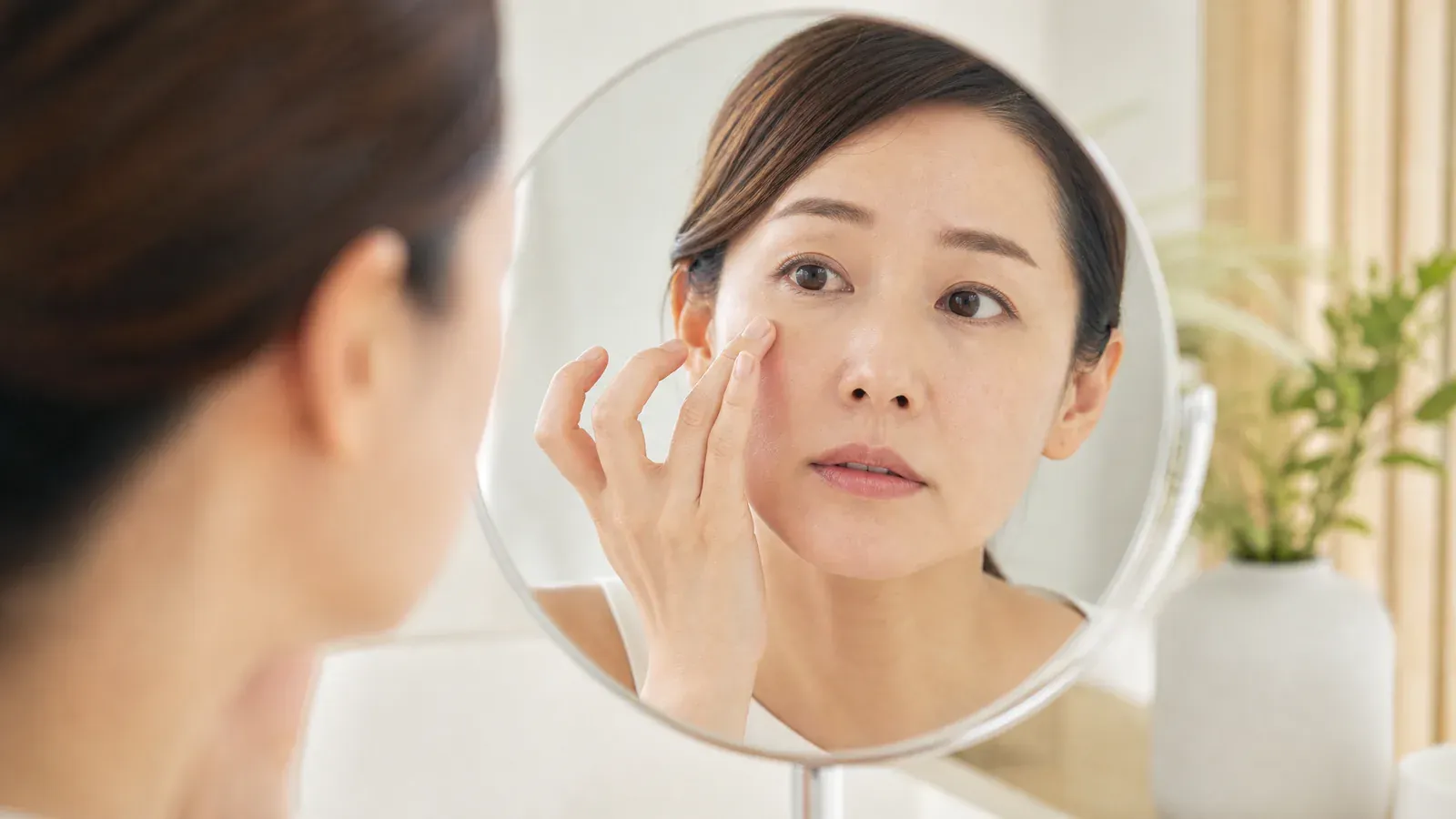 「眼周老化的真相與應對策略」的專題圖片