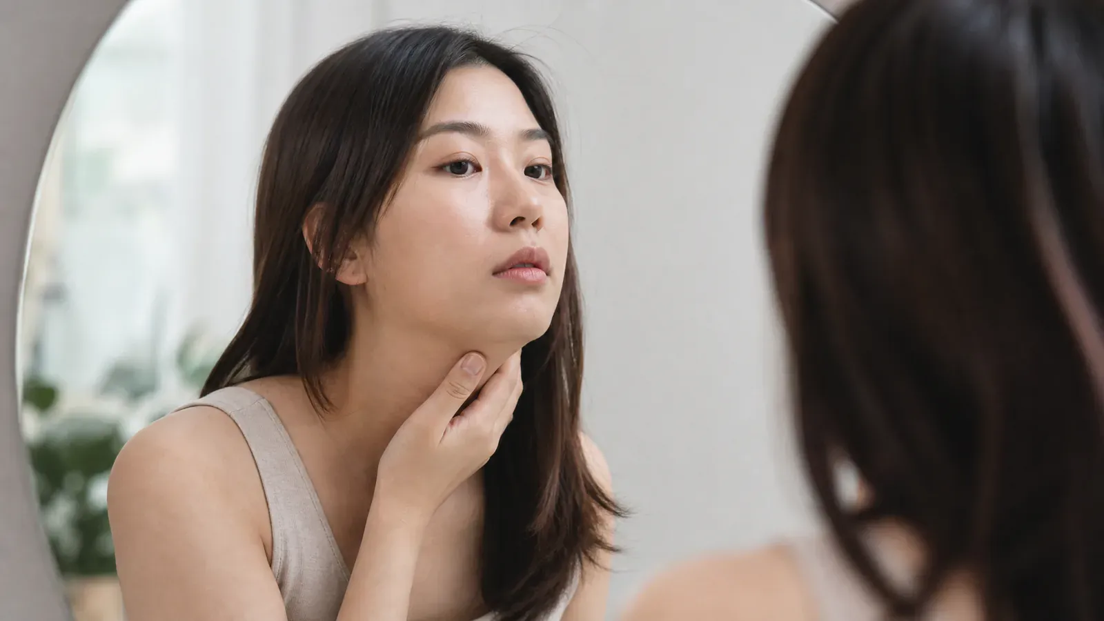 “理解和治疗双下巴:一份全面的下巴丰满解决方案指南”的专题图片