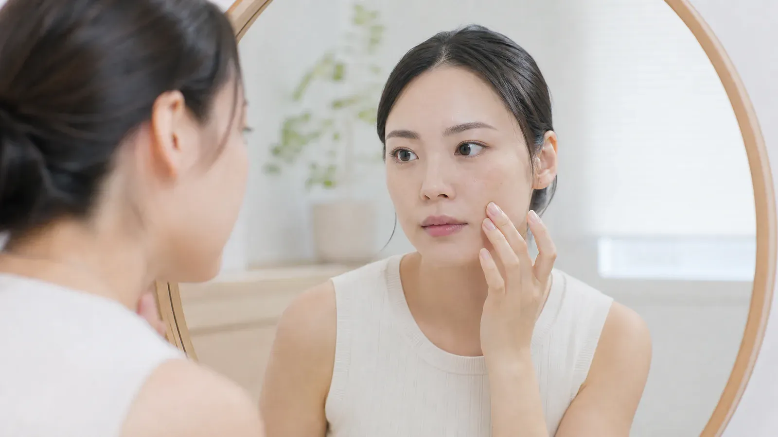 “理解与治疗面部色素沉着:成因、解决方案及清晰肌肤的最佳实践”的专题图片